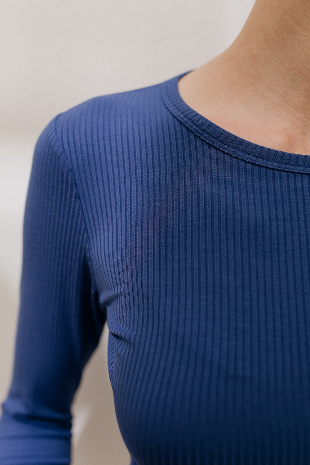 Longsleeve-Niksen-tencel-atrament-natula-5 Longsleeve Niksen • Tencel • - obrazek 8
